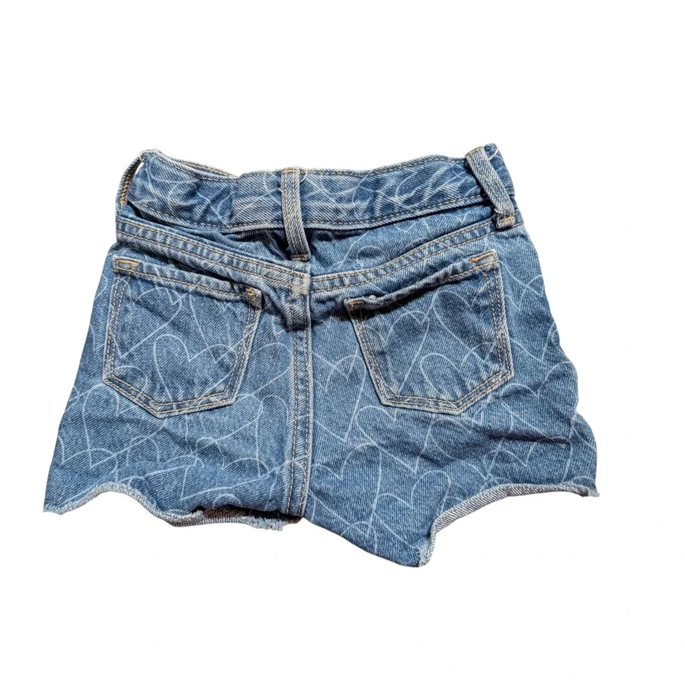 Old Navy Toddler Girls Heart Print Denim Shorts Medium Wash Blue Raw Hem 3T
